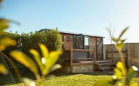 Yew Lodge - Shepherd'S Hut Railway Carriage With 
